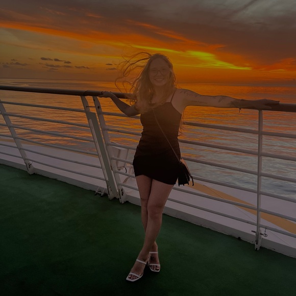 Meet your Posher, Kailey - Picture 8 of 16